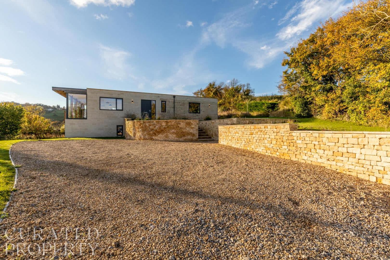 Stunning 5 Bedroom Home With Garden & Panoramic Views! Bath Exterior photo