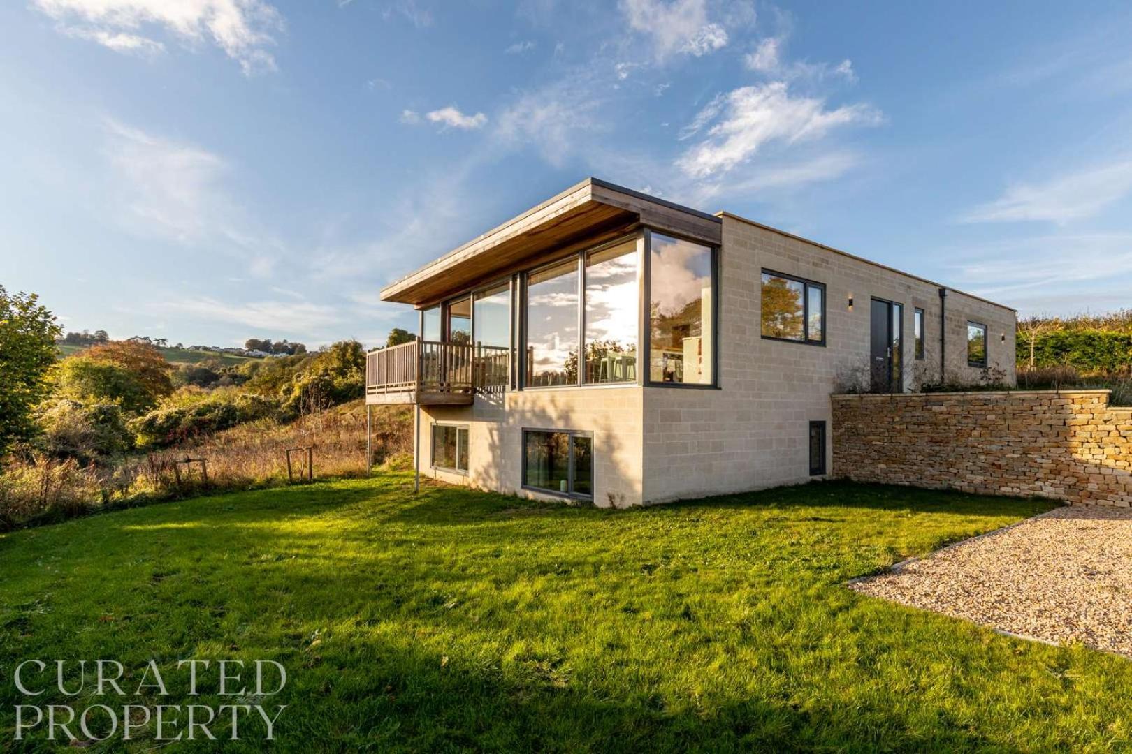 Stunning 5 Bedroom Home With Garden & Panoramic Views! Bath Exterior photo